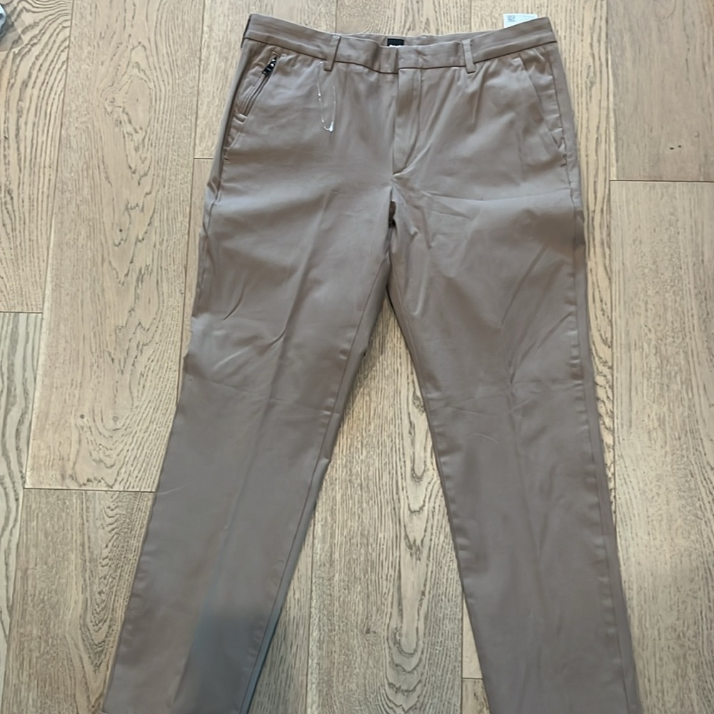 Hugo Boss Kaito slim fit trousers. Mens 34R. Never worn. Stretch cotton.